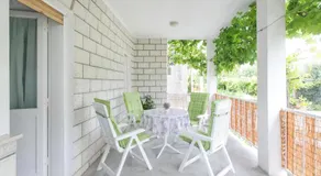 2-Zimmer-Ferienwohnung mit Terrasse Kastel Luksic, Kastela (A-21073-a) - Image 3