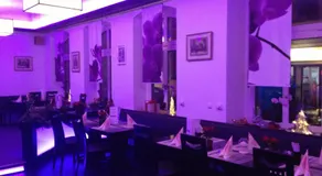 Yumi Hotel Sushi-Steaks & Friends - Image 4