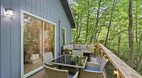 Cozy Mountain Chalet With Hot Tub Outdoor Movie Screen And Fire Place - Image 5