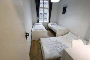 Pest-Port Apartment-ROOM 3 - Image 5