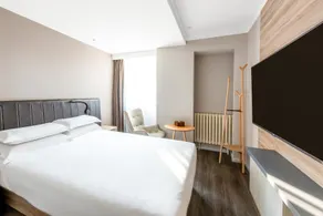 Hanting Premium Hotel Xi'An Taibai Nan Road Metro Stationn - Image 1
