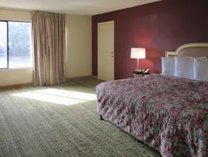 Rodeway Inn & Suites - Image 2