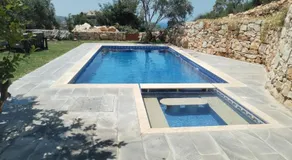 Bella Guesthouse with Garden, Pool & Jacuzzi - Image 3