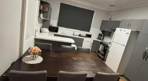 Wollongong station holiday house with Wi-Fi,75 Inch TV, Netflix,Parking,Beach - Image 4