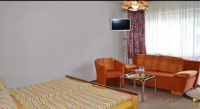 Lakeside Inn - Image 2