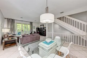 Longboat Key Cedars Beach House-Pet Friendly-2 Minute To The Beach - Image 3