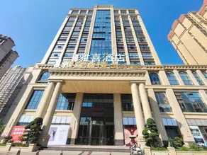 Yaxi Hotel(FenghuangLake Qingbajiang District) - Image 5
