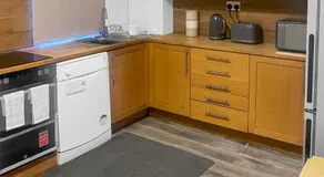 Just 5-mins from Strood Station & Chatham this 3-BR family home unlimited WiFi a full kitchen parking and a private garden managed by Hush Haven Homes - Image 2