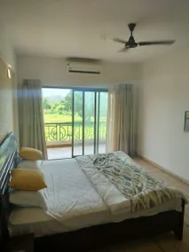 Luxurious 4BHK Flat with King Size Bed in Goa - Image 2