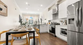 LUXE 3BR with Free Parking & Backyard and 15min to NYC - Image 2