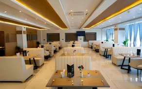 Hotel Lahari International - Image 2