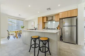 Bright & Airy 3-bed House Near Rockingham Beach - Image 3