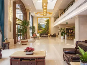 JunYue Hotel - Image 2