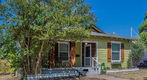 Charming Craftsman close by Bishop Arts & Downtown - Image 2