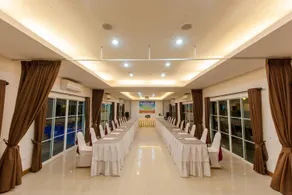 Varee Valley Resort and Restaurant - Image 4