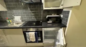4 Town centre, Free off road parking, entire flat - Image 3