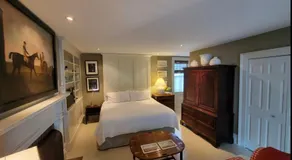 Dot's Landing Garden Room - Image 2