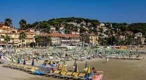 Front Beach Magic Sea - Sea Front - Happy Rentals - Image 3