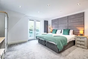 LMV Property - Modern Luxury Family Home in Theydon Bois With London Skyline Views - Image 2