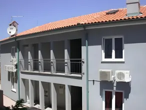 Vis a Vis Apartments - Image 5