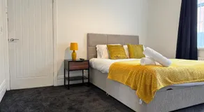 4 Bedroom House in Newcastle city centre location, Free Parking, Fast WiFi - Image 2