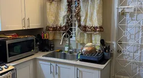 Luxury Manor 2 Bedroom /1 Bathroom House w/electric fireplace, - Image 2
