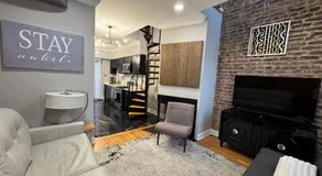 Unique Townhouse near Metro - Image 2