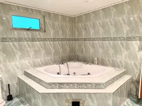 Workers Villa With 5 Bedrooms 2 Bathrooms Free Parking Near Volvo - Image 4