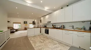 Serviced Apartments Macclesfield - Image 2