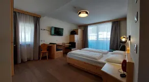 Hotel Cristallo - Image 2