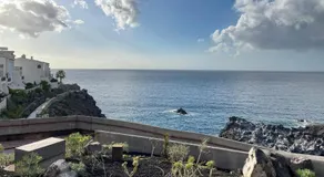 Gecko Apartment with private parking - 1 minutes from the oceanfront! - Image 3
