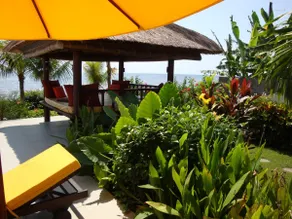 Villa Pelangi aan zee op Bali met personeel - Image 4