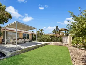 Beachside Style Home Near the Estuary - Image 3