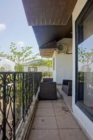 Brinla Homes -  Ultra Luxury 4 BHK White Villa - Image 4
