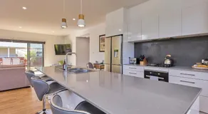 The Gorge Townhouse, stunning home & location! - Image 3