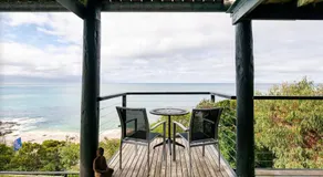 Y Vue - Beachside Apartment with Ocean Views - Image 4