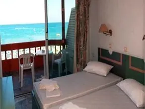 Theo Beach Hotel Apartments - Image 4