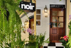Noir Cafe And Hostel Chinatown Bangkok - Image 2