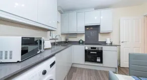 2 Bedroom Flat Free Parking - Image 5