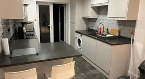 6 bedroom, North London Home - Sleeps 12 - Parking - Central location - Image 5