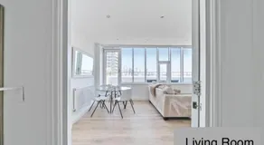 Canary Wharf Skyline ViewI Modern and Bright Top-Floor RoomsI Not Whole Flat - Image 4