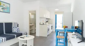 Blue Moon Apartments - Image 4