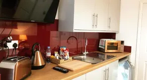 Bede Apartments - Image 5