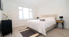 Luxury Apartment 5 mins to Luton Airport Sleeps 4 - Image 5
