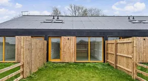 Damson Barn, modern barn conversion free parking - Image 5