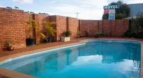 Yambil Inn - Image 3