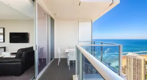 Number 1 H Residences - WiFi, Parking & More by Gold Coast Holidays - Image 3