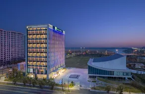 Holiday Inn Express Taizhou Toumen Port by IHG - Image 1