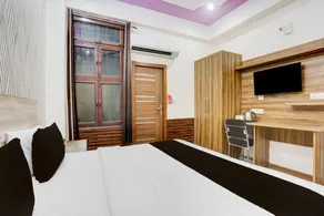 Townhouse Sector 4 Gurgaon - Image 2
