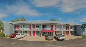 Lakeview Inn & Suites Okeechobee - Image 5